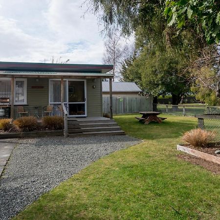 Accommodation Fiordland The Bach - One Bedroom Cottage At 226B Milford Road Te Anau Esterno foto