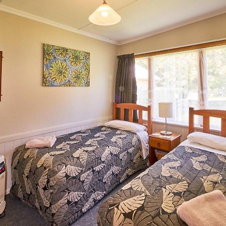 Accommodation Fiordland The Bach - One Bedroom Cottage At 226B Milford Road Te Anau Esterno foto