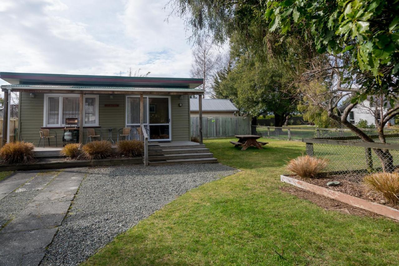 Accommodation Fiordland The Bach - One Bedroom Cottage At 226B Milford Road Te Anau Esterno foto