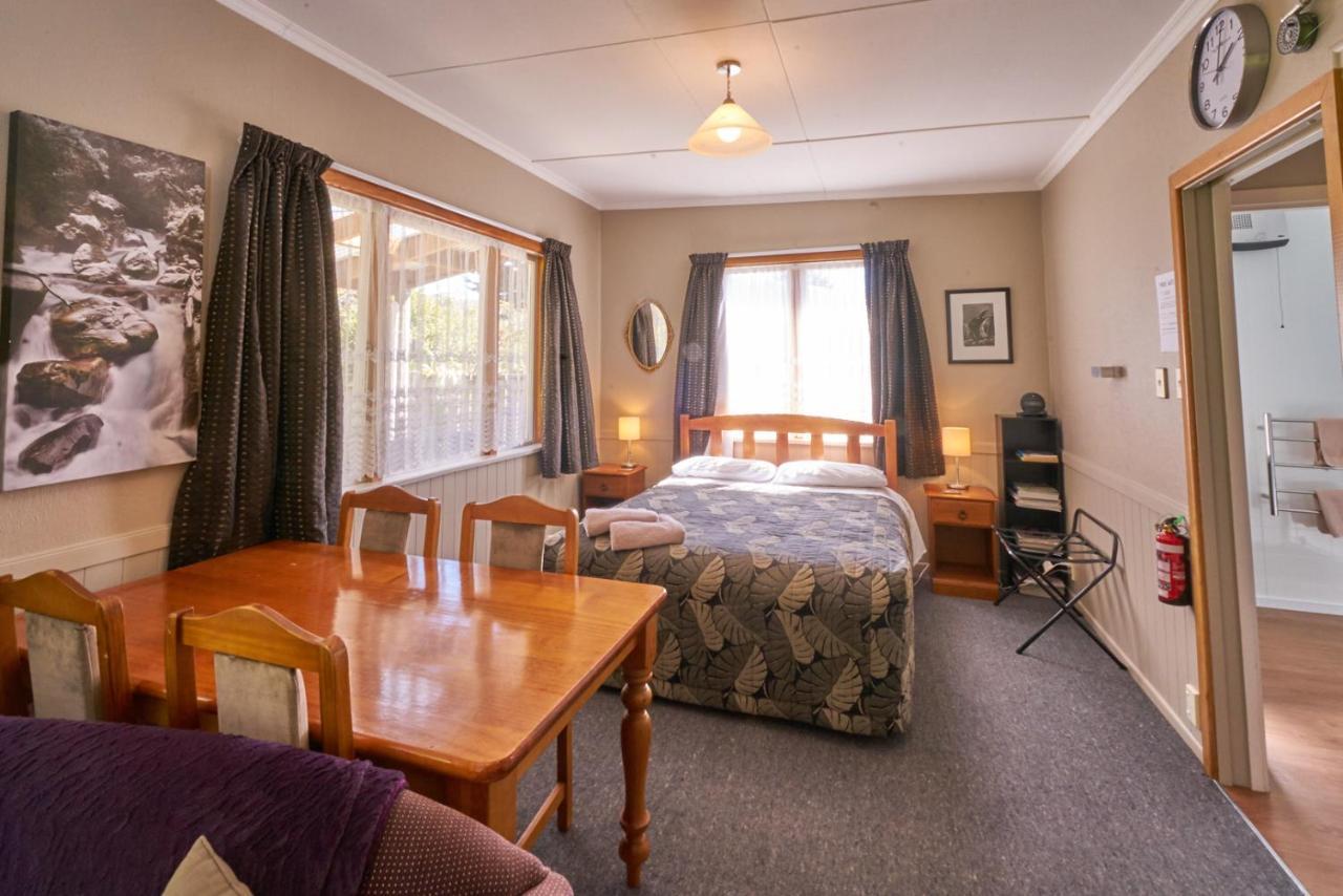 Accommodation Fiordland The Bach - One Bedroom Cottage At 226B Milford Road Te Anau Esterno foto