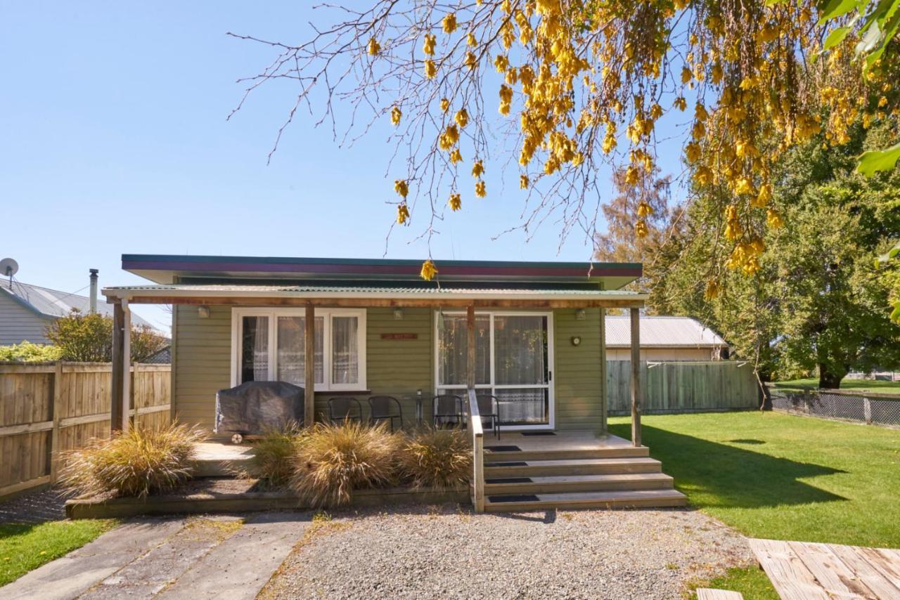 Accommodation Fiordland The Bach - One Bedroom Cottage At 226B Milford Road Te Anau Esterno foto