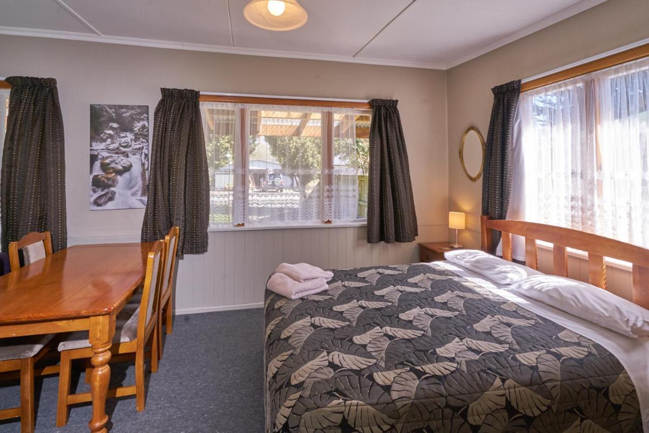 Accommodation Fiordland The Bach - One Bedroom Cottage At 226B Milford Road Te Anau Esterno foto